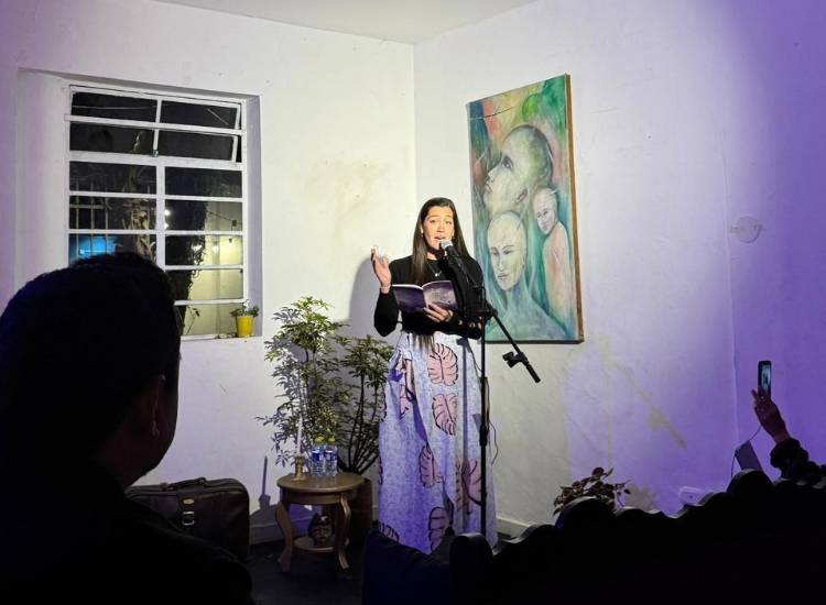 Poesía con sello panameño conquista el corazón de Bogotá