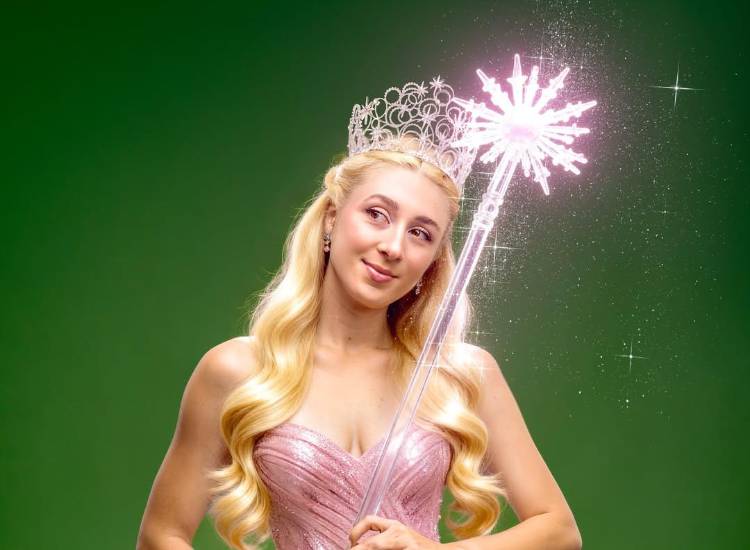 Redefine escena cultural con el teatro inmersivo y rock de los 80