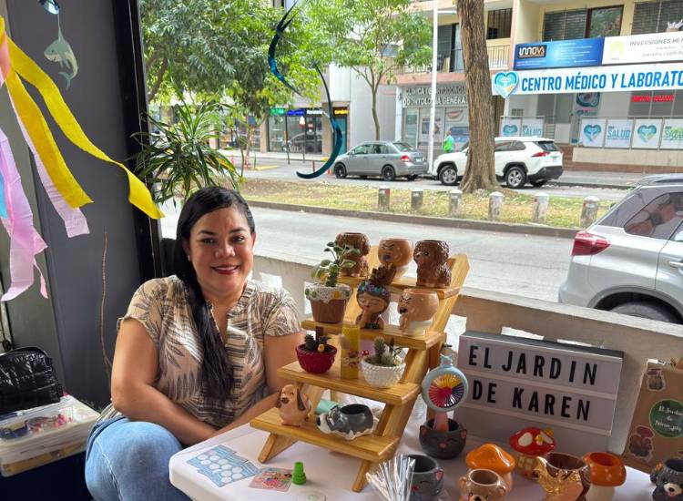 El Jardín de Karen, negocio que elabora maceteros de animales y figuras animadas