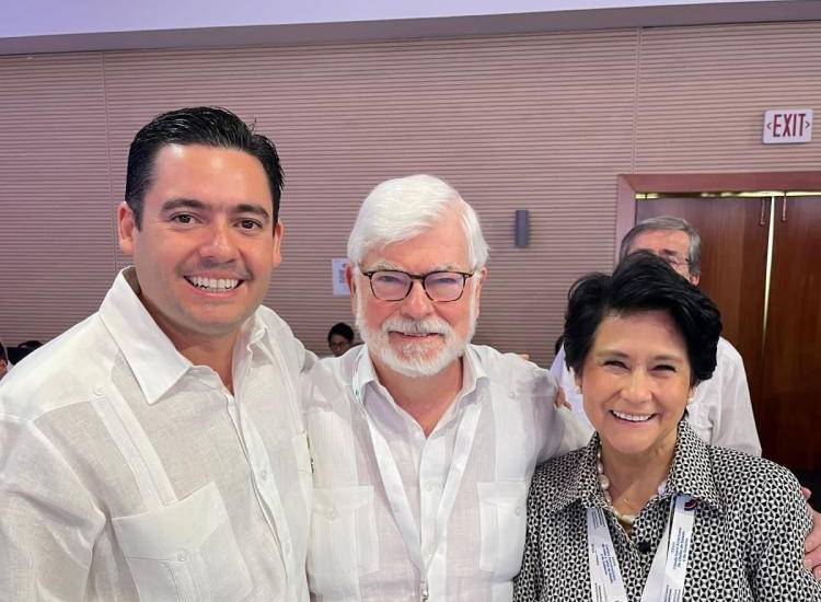 El vicepresidente José Gabriel Carrizo asiste a la Cumbre Iberoamericana en Santo Domingo