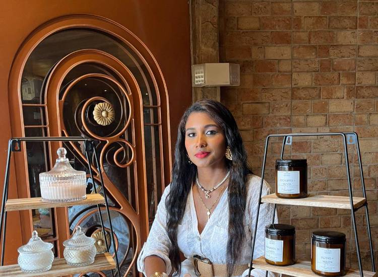 Velas de soja, emprendimiento creativo que enciende el espíritu de la Navidad