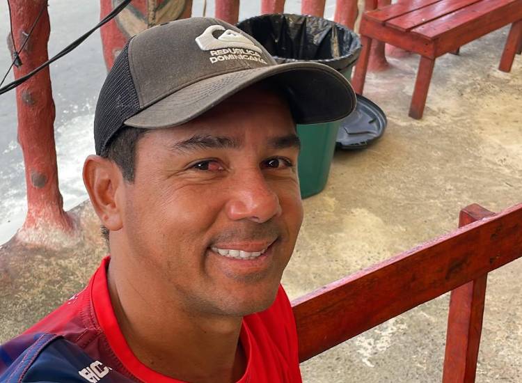 Tico se convierte en el entrenador de surf más exitoso de América