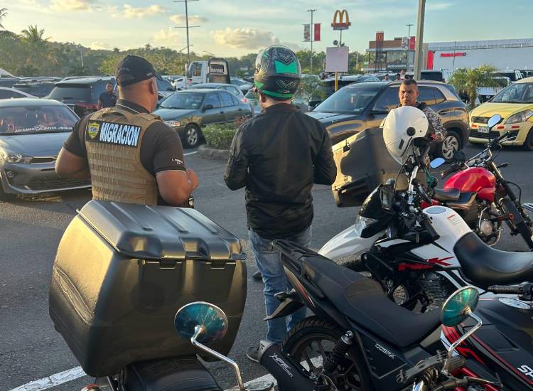 Migración y ATTT desarrollan operativo a motorizados en Albrook