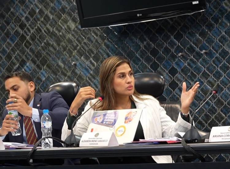 Brenes pide separar del cargo a la directora del Senniaf y califica de “tibias” medidas adoptadas