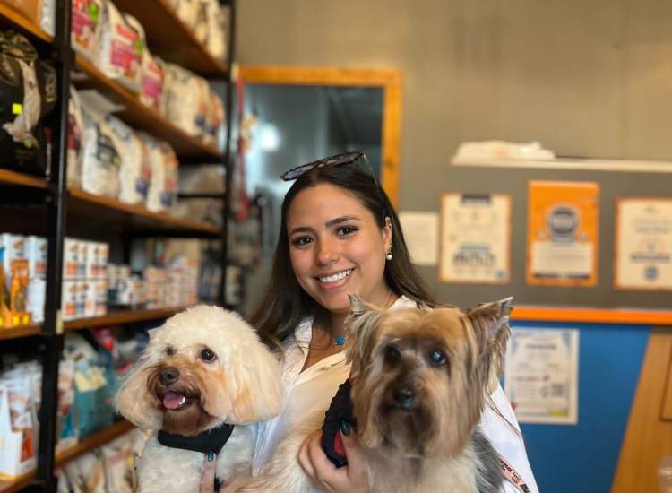 “The Barkery PTY”, emprendimiento que ofrece snacks deshidratados para mascotas