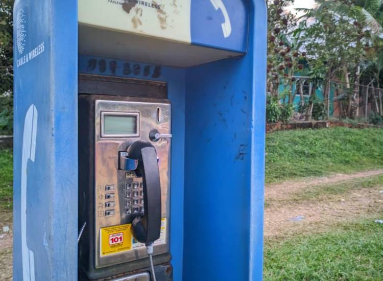Teléfonos públicos: servicio que está en vía de extinción