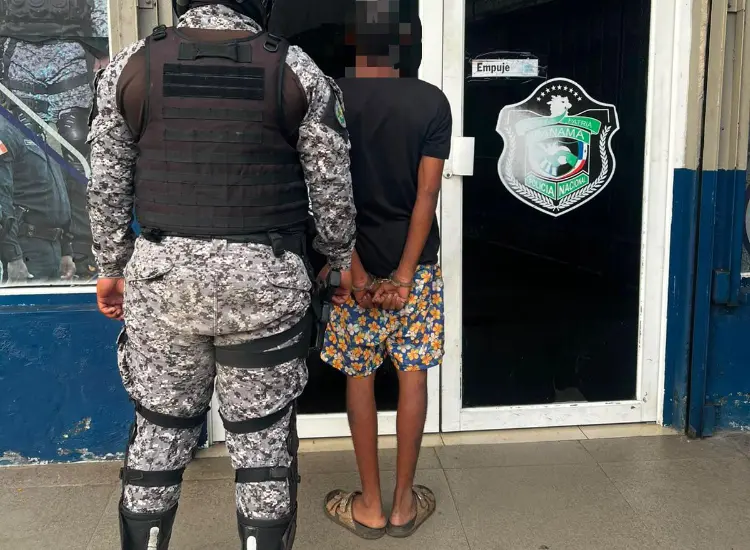 Detienen a hombre con tres oficios judiciales por el delito de robo agravado
