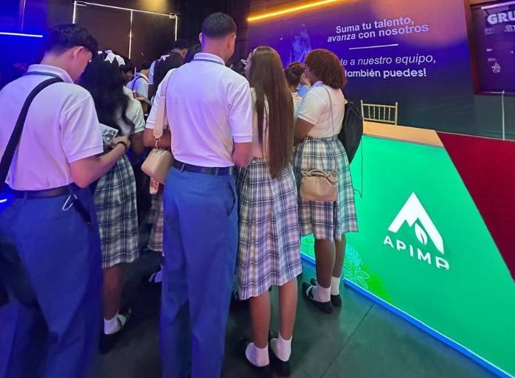 Miles de jóvenes visitan stand de Cobre Panamá en Expo Vocacional Futuro 360
