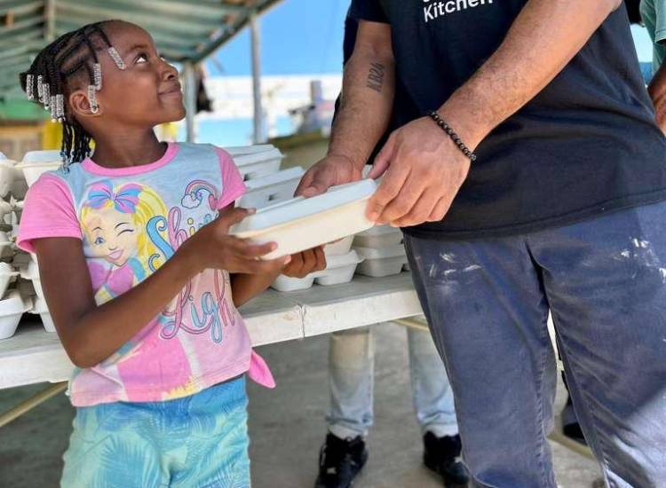 Isaac Villaverde, en misión humanitaria en Jamaica