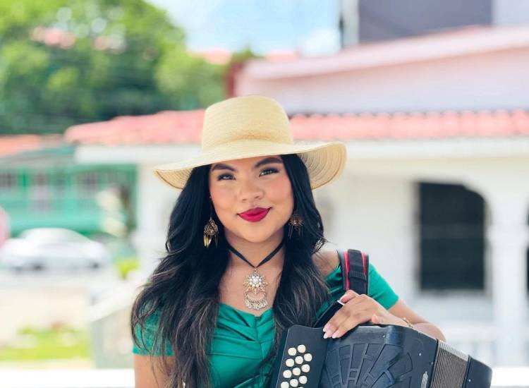 Alexandra Rodríguez lleva su juventud al ritmo del acordeón