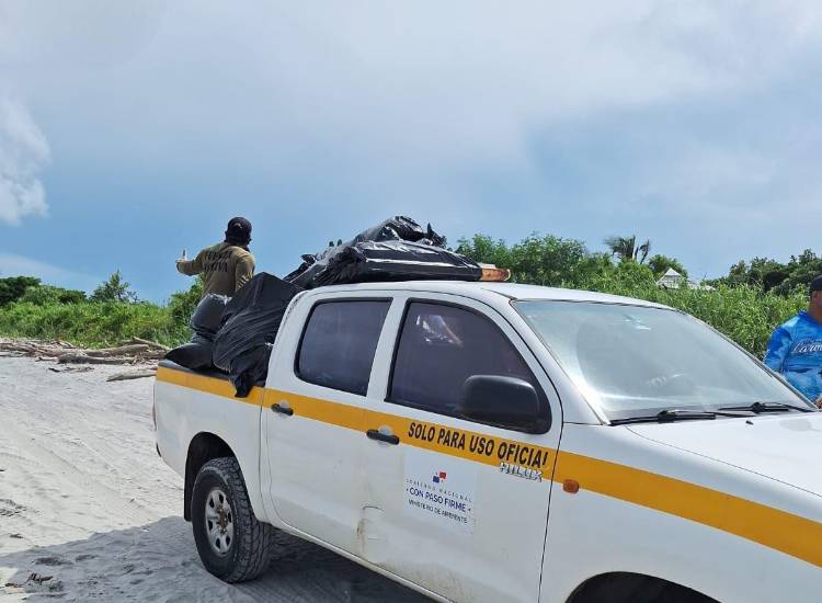 Cortesía | Un vehículo de MiAmbiente en Punta Chame.
