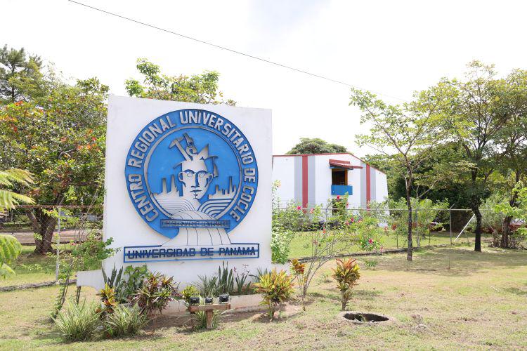 Una veintena de académicos busca dirigir centros regionales