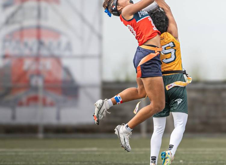 “Nuestro Flag va elevándose”