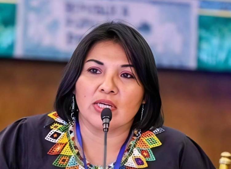 Juliana Santiago cuestiona su destitución