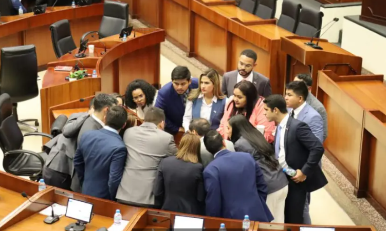 Aumentan los roces entre los diputados de Moca y Vamos