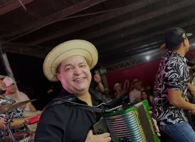 Manuel De Jesús Ábrego se alista para el Carnaval