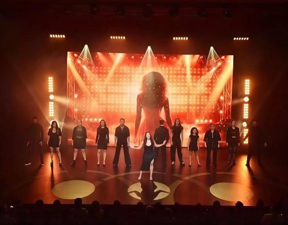 @benjamincohen.c | Presentación por parte del elenco durante el lanzamiento de “Erika Ender, el musical”. Más de 250 personas están trabajando en este proyecto.