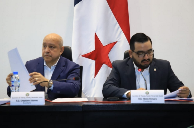 Mesa técnica afinará proyectos que buscan regular uso y venta de cigarrillos electrónicos