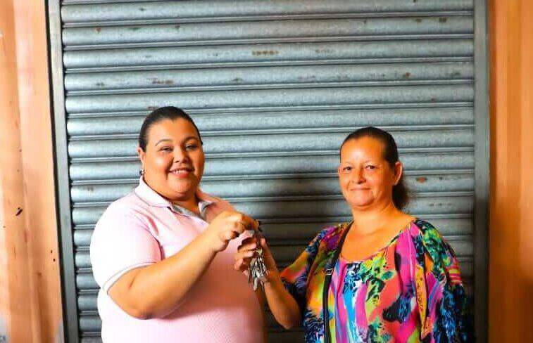 Alcaldía entregan cubículos a microempresarios en Salsipuedes y la 5 de Mayo