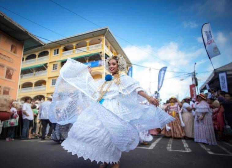 Advierten sobre el mal uso de la pollera