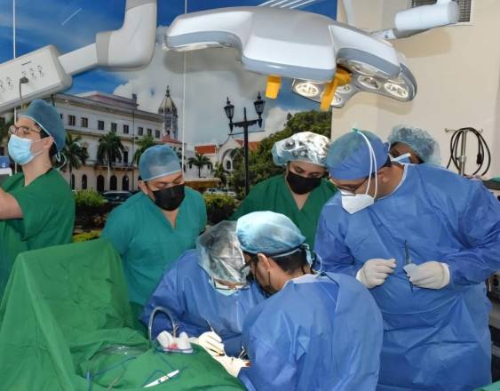 ML | Proceso quirúrgico en la CSS.