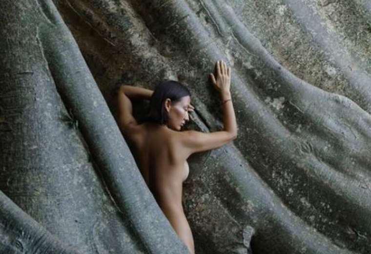 Bali deporta a una turista rusa por hacerse una foto desnuda junto a un árbol sagrado