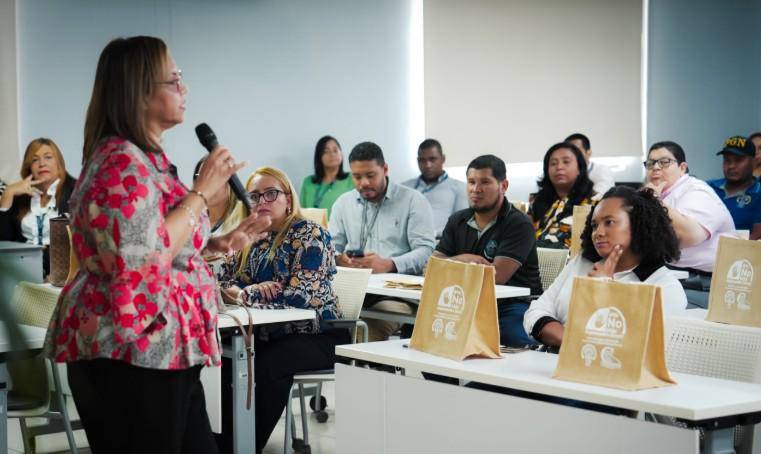 Influencers toman los espacios de periodistas sin tener formación