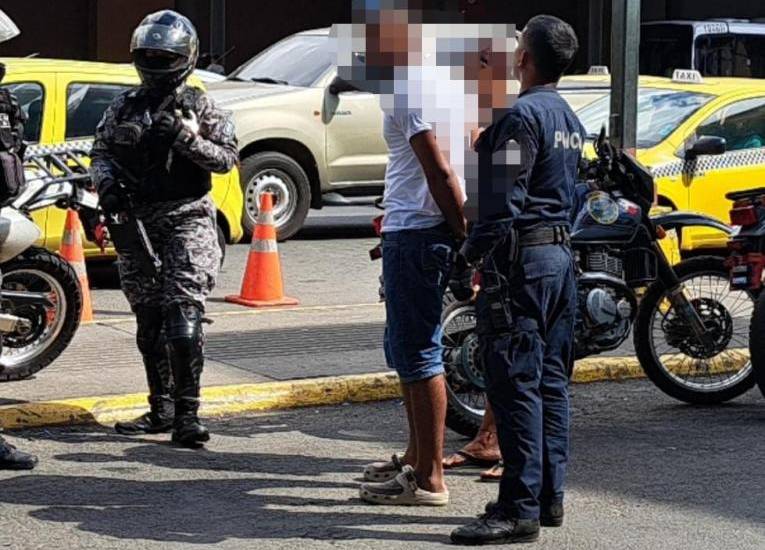 Albrook Mall opera con normalidad, Policía detiene 10 personas por riña dentro del centro comercial