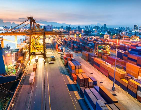 ML | Contenedores en un puerto.