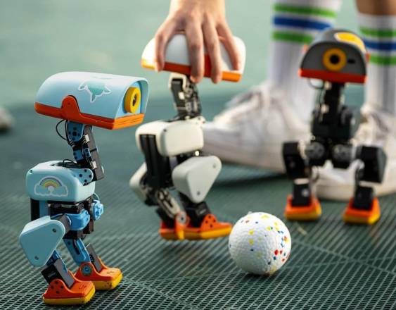 HUGGING FACE / HUGGING FACE | El robot Microduck de Pollen Robotics.