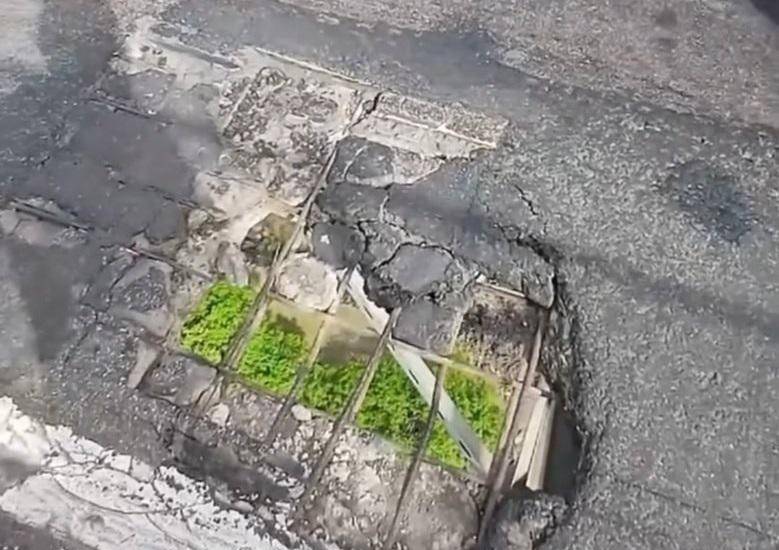 MOP tapa hueco en el Puente de las Américas