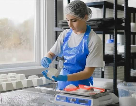 Se deberían generar 45,000 empleos al año para dinamizar la economía