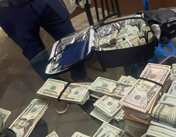 ML | Parte del dinero incautado.