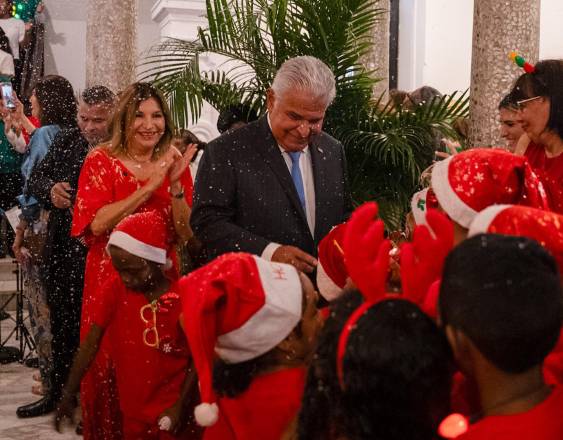 ML | Durante el tradicional encendido de luces del Palacio de las Garzas.