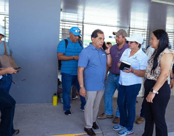 ML | El ministro de Educación, Ventura Vega Osorio, en la región escolar de Veraguas.