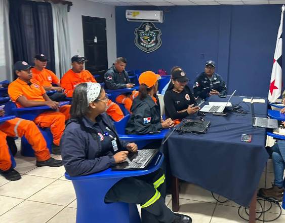 ML | Personal del Sinaproc en el Centro de Operaciones de Emergencias.