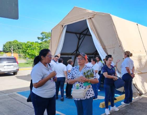 ML | Un hospital de campaña instalado.
