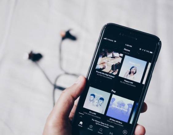 (Foto de ARCHIVO) Podcasts en Spotify