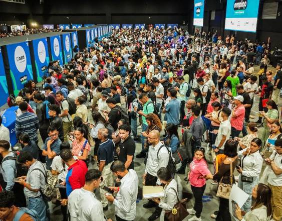 ML | Personas que asistieron a la feria “Empleo 2.0” realizada por la Alcaldía de Panamá y Konzerta.