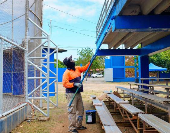 Cortesía | Trabajos de rehabilitación en el Estadio de Béisbol Claudio Nieto, ubicado en Monagrillo, provincia de Herrera.