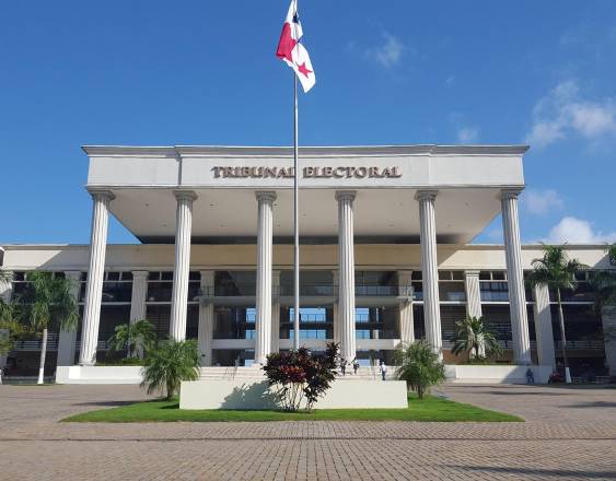 Cierran inscripciones para aspirantes a magistrado del Tribunal Electoral con 26 postulados