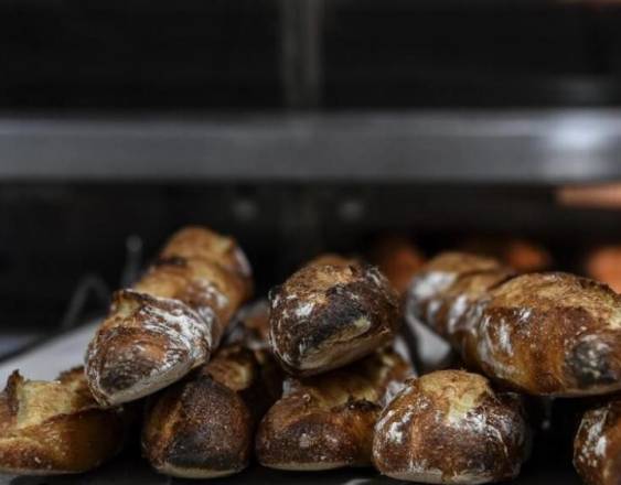 AFP/Archivos | Unas “baguettes”, fotografiadas en una panadería de París el 6 de marzo de 2020 Christophe Archambault.