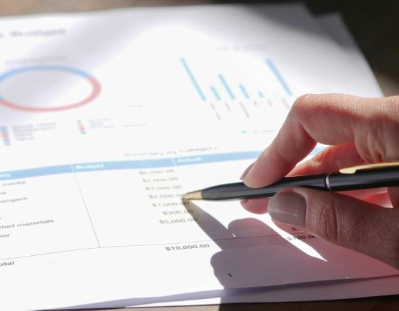 Avanza ley que regularía tasas de interés bancarias