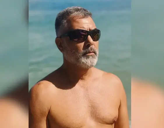 NTN24 | Ali Zaki Hage en una playa.