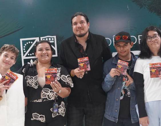 Cortesía | Los participantes del proyecto junto al coordinador de programas culurales del Municipio.