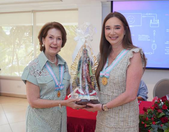 Cortesía | La sra. Tita de Leignadier junto a la presidenta de la organización Cecilia Díaz de Fábrega.
