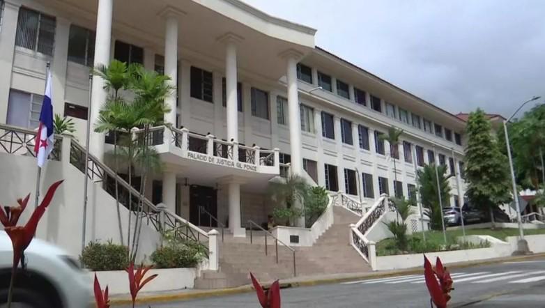 Leyes y morosidad: Escuelas particulares contra la pared