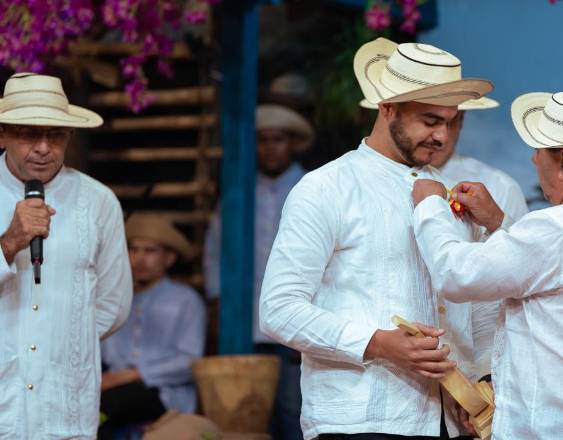 Meduca | El Ministerio de Educación entregó la medalla de oro del Concurso Rogelio “Gelo” Córdoba al tableño Sebastián Batista.