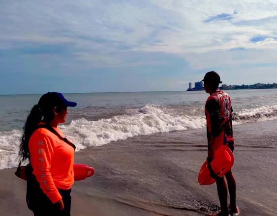 ML | Fuertes oleajes.