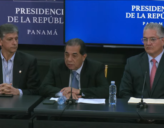 ML | El ministro de Educación, Ventura Vega, en conferencia.